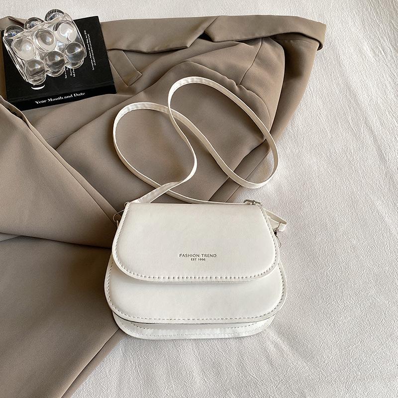 Chic Minimalist Crossbody – "FASHION TREND" Edition