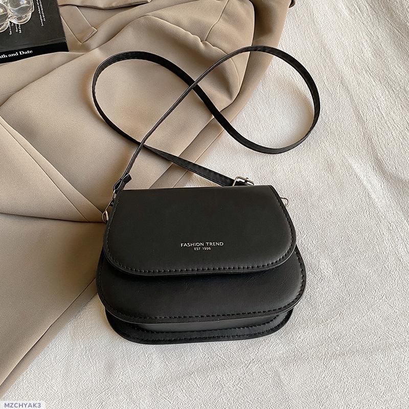 Chic Minimalist Crossbody – "FASHION TREND" Edition